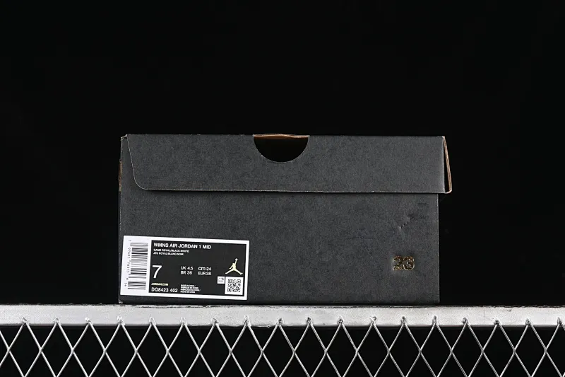 All categories Air Jordan Jordan series basketball shoes Air Jordan 1 Mid Air Jordan 1 Mid AJ1 Joe 1 white and blue color Zhongbang basketball shoes DQ8423-402